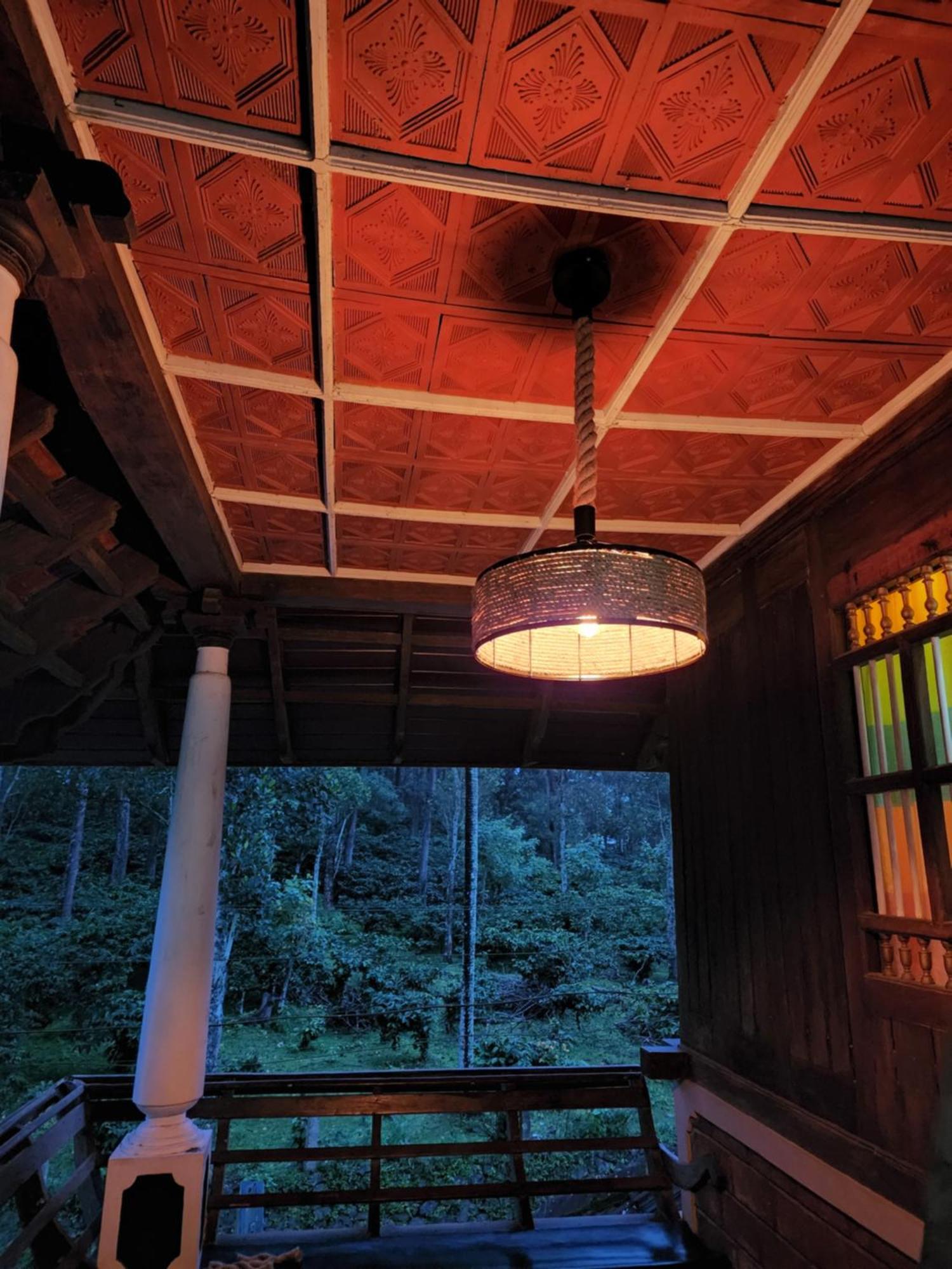Kairali Palace Home Stay 테카디 외부 사진