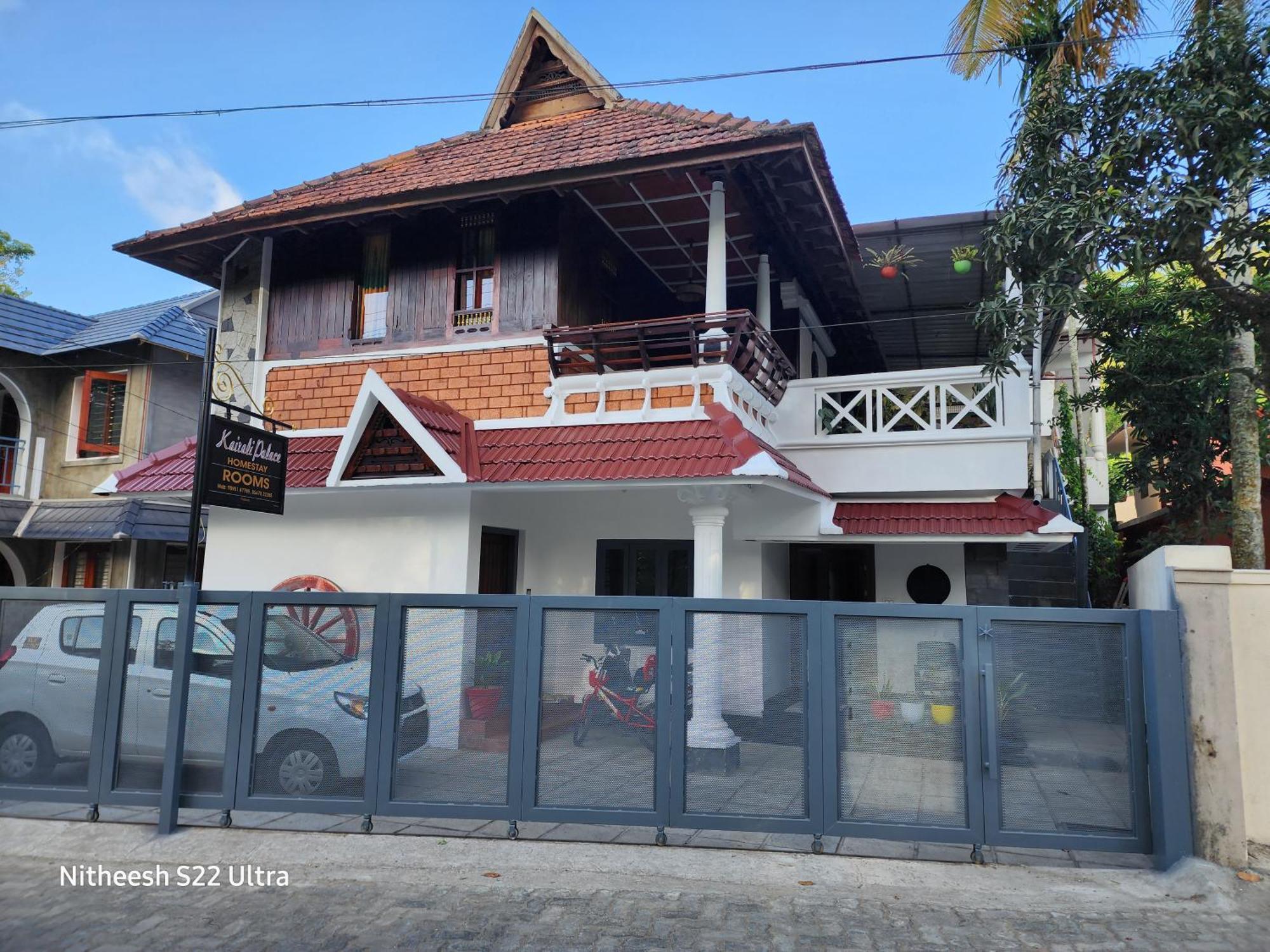 Kairali Palace Home Stay 테카디 외부 사진